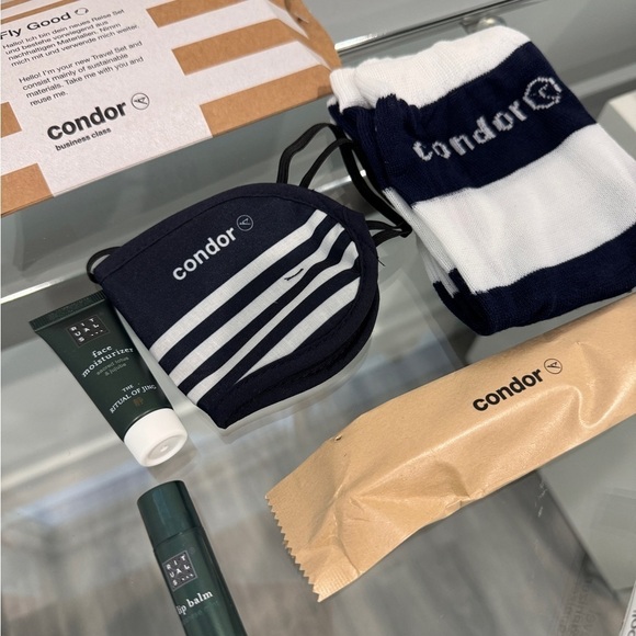 Condor Travel Set & Travel Organizer - toothbrush, eye mask, lip balm - Picture 3 of 3